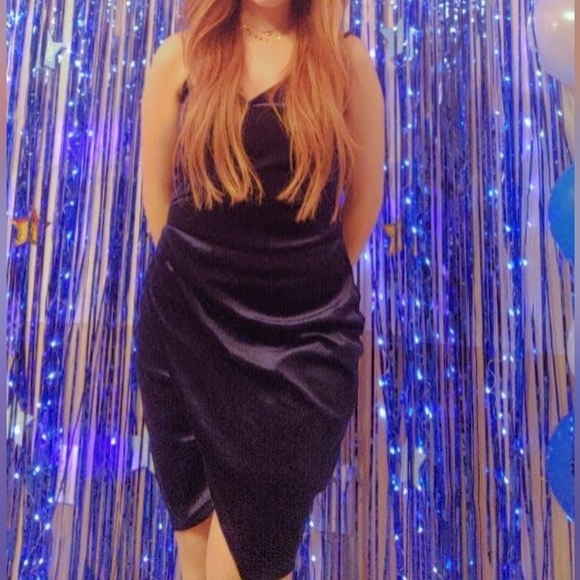 Dress - Picture 1 of 3